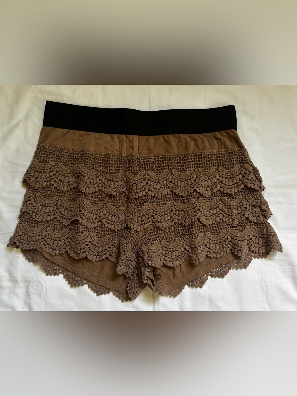 Umgee Women’s Crochet Scalloped Hem Pull on Shorts in Mocha Mousse Sz L
